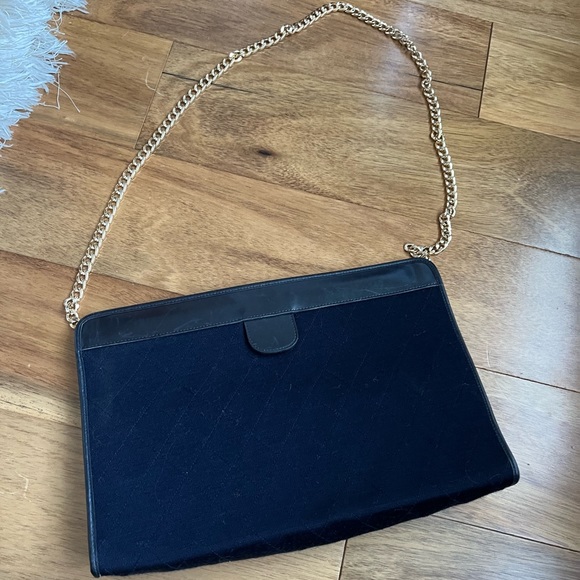 Chanel Clutch - Picture 8 of 10